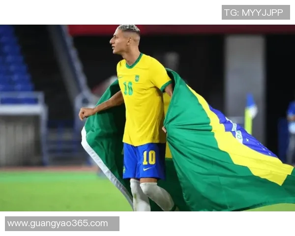 足球巨星的传奇之路:从青涩少年到全球瞩目的足球偶像 足球巨星的传奇之路:从青涩少年到全球瞩目的足球偶像